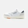 Reebok Classic LT COURT UNISEX - Sneakersy Niskie - Footwear White/chalk/vector Navy 1 Reebok Classic LT COURT UNISEX - Sneakersy Niskie - Footwear White/chalk/vector Navy -Sklep Toni Pons 1ea98f8dd32045b8a0ba36a3db4f8dcc