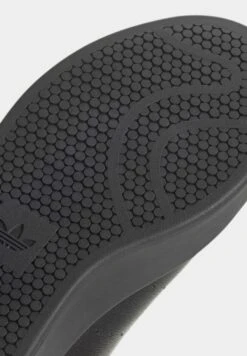 Adidas Originals STAN SMITH RELASTED UNISEX - Sneakersy Niskie - Core Black Core Black Crystal White -Sklep Toni Pons 35b072f70444442893b7730ac702c849