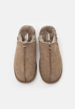 Shepherd HUGO - Kapcie - Stone -Sklep Toni Pons 3afb7706501543a891939547205fdd09