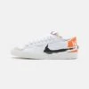 Nike Sportswear BLAZER LOW 77 JUMBO - Sneakersy Niskie - White/black/summit White/magma Orange -Sklep Toni Pons 497423bb5c4341e893e7b4ddf985e2b4