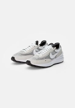 Nike Sportswear WAFFLE ONE UNISEX - Sneakersy Niskie - Summit White/white-black-orange -Sklep Toni Pons 4f06ab63c3884a2a820f63a2852ce502