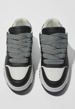 BERSHKA WITH CHUNKY - Sneakersy Niskie - Black -Sklep Toni Pons 55b5d6df2a784377877f033808e5623b