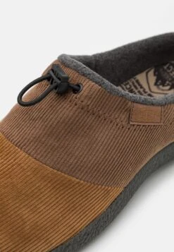 Keen HOWSER SLIDE - Półbuty Wsuwane - Bison /toasted Coconut -Sklep Toni Pons 55e37456c54f44938a48e01588ecc6a4