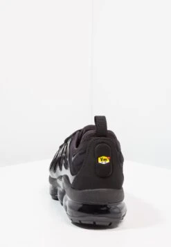 Nike Sportswear AIR VAPORMAX PLUS - Sneakersy Niskie - Black/dark Grey -Sklep Toni Pons 9b4367356642494392969871759ef312