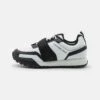 Calvin Klein Jeans TOOTHY RUNNER CLIP HARDWARE - Sneakersy Niskie - White/black -Sklep Toni Pons 9c98ff7efcf74aa5adf2ca7dbeef16a9