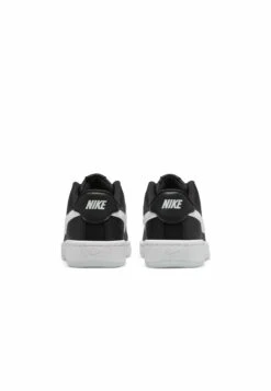 Nike Sportswear ROYALE - Sneakersy Niskie - Black White -Sklep Toni Pons 9d95192f4d9e4266adcb915f5df0e902