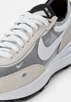 Nike Sportswear WAFFLE ONE UNISEX - Sneakersy Niskie - Summit White/white-black-orange -Sklep Toni Pons a0443ff6cf3e442f9b76ffcac72d9f77