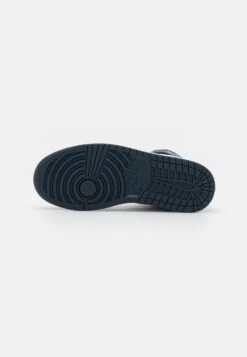 AIR JORDAN 1 MID - Sneakersy Wysokie - Armory Navy/white/black 12 AIR JORDAN 1 MID - Sneakersy Wysokie - Armory Navy/white/black -Sklep Toni Pons a134181711e24862a9c6f11b1a02b6c9