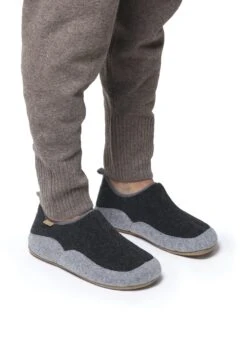 Toni Pons NIL-FR - Kapcie - Black