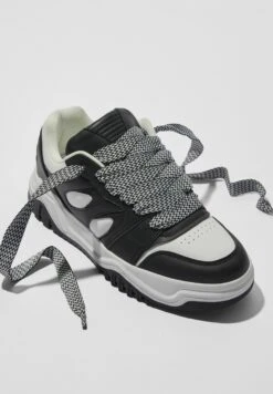 BERSHKA WITH CHUNKY - Sneakersy Niskie - Black -Sklep Toni Pons c479318ec23e4506821bcc1b7b3c50f8