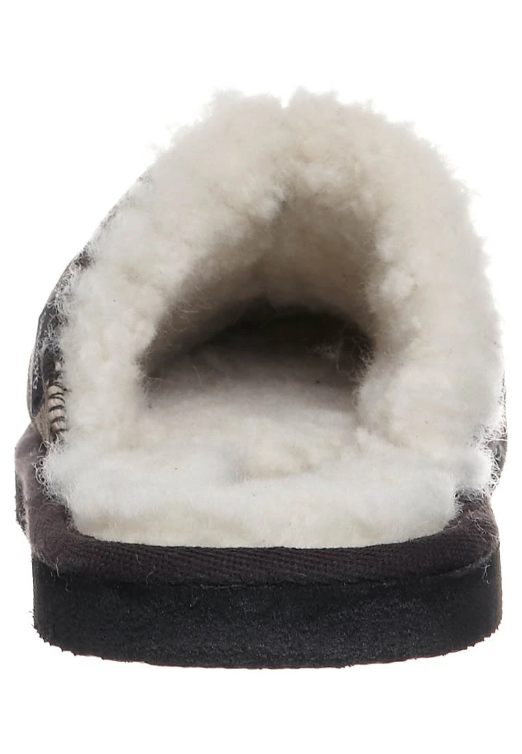 Shepherd HUGO - Kapcie - Oiled Antique 4 Shepherd HUGO - Kapcie - Oiled Antique - obrazek 2