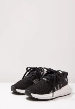 Adidas Originals EQT SUPPORT 93/17 - Sneakersy Niskie - Core Black/footwear White 10 Adidas Originals EQT SUPPORT 93/17 - Sneakersy Niskie - Core Black/footwear White -Sklep Toni Pons e576ce67c6544d0d83bc0c27a095e5ef