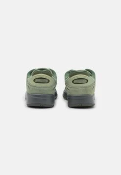 Lacoste STORM 96 - Sneakersy Niskie - Khaki/dark Grey -Sklep Toni Pons eda8abff113c4bb68f6671cdfbd701b3