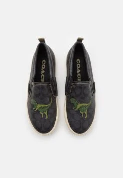 Coach SIGNATURE REXY SLIP ON SKATE - Sneakersy Niskie - Black 11 Coach SIGNATURE REXY SLIP ON SKATE - Sneakersy Niskie - Black -Sklep Toni Pons f506d45b5fec4a118fb48c447051fb2f
